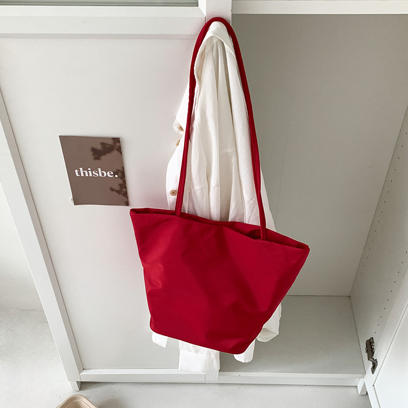 Women'S Tote Bags Designer - レジャーミニマリスト女性ショルダーバッグ新しい大容量ニッチデザインナイロンハンドバッグファッション多用途バケット脇の下トートバッグ