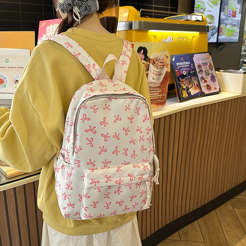 女性用花柄ナイロンバックパック 6色展開 大容量 軽量 旅行 - Women Bags For Gift のレビューと価格