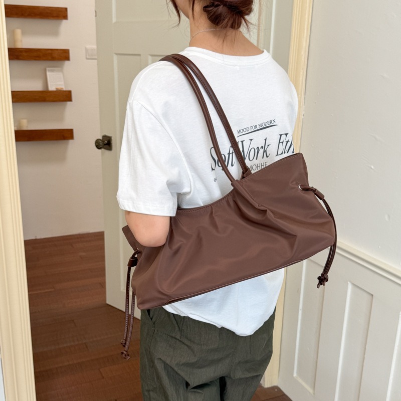 新しいミニマリストファッションナイロントートバッグ、レイジー - Women Bags Designer のレビューと価格